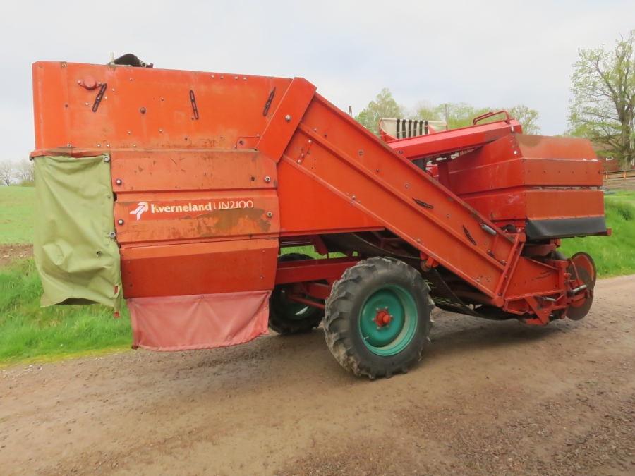 4201 Kverneland UN2100 potato harvester