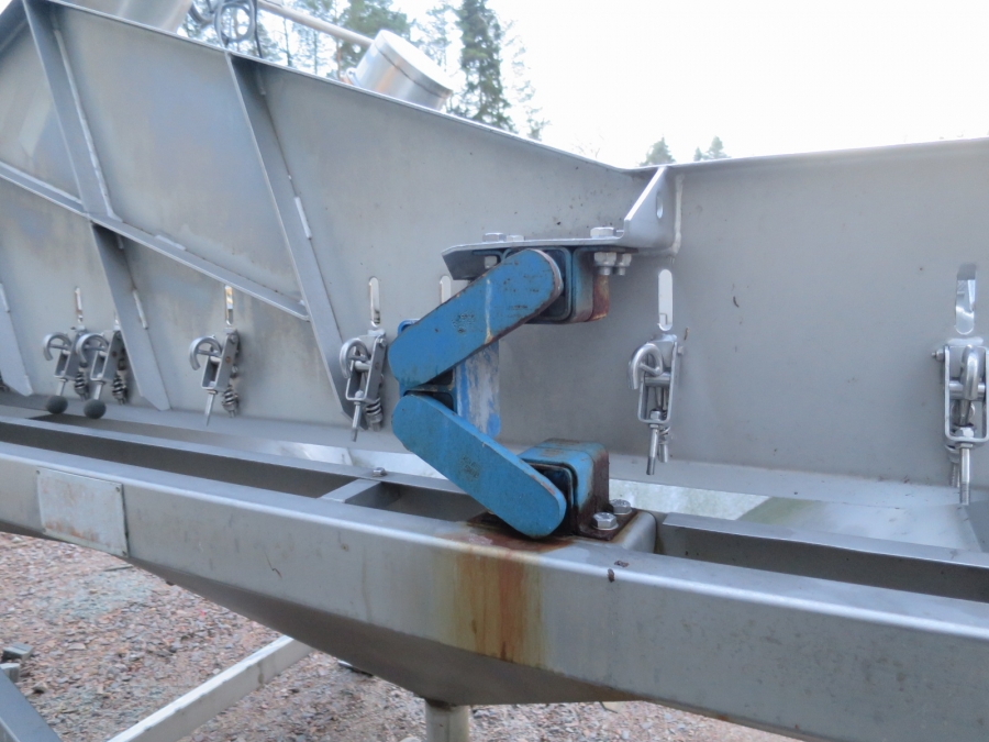 4225 Kiremko vibratory feeder 1200 mm