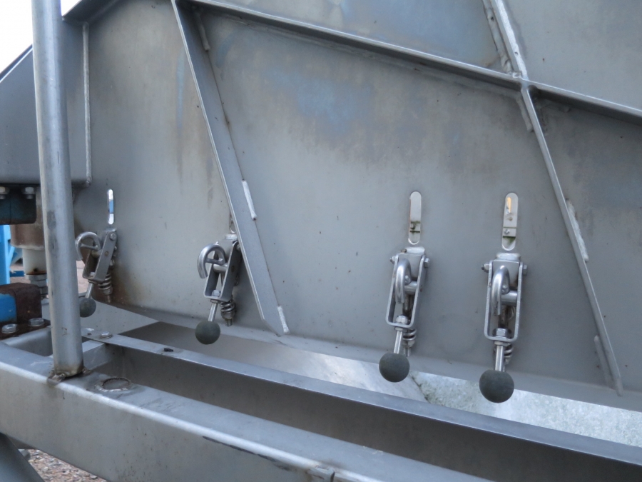 4225 Kiremko vibratory feeder 1200 mm