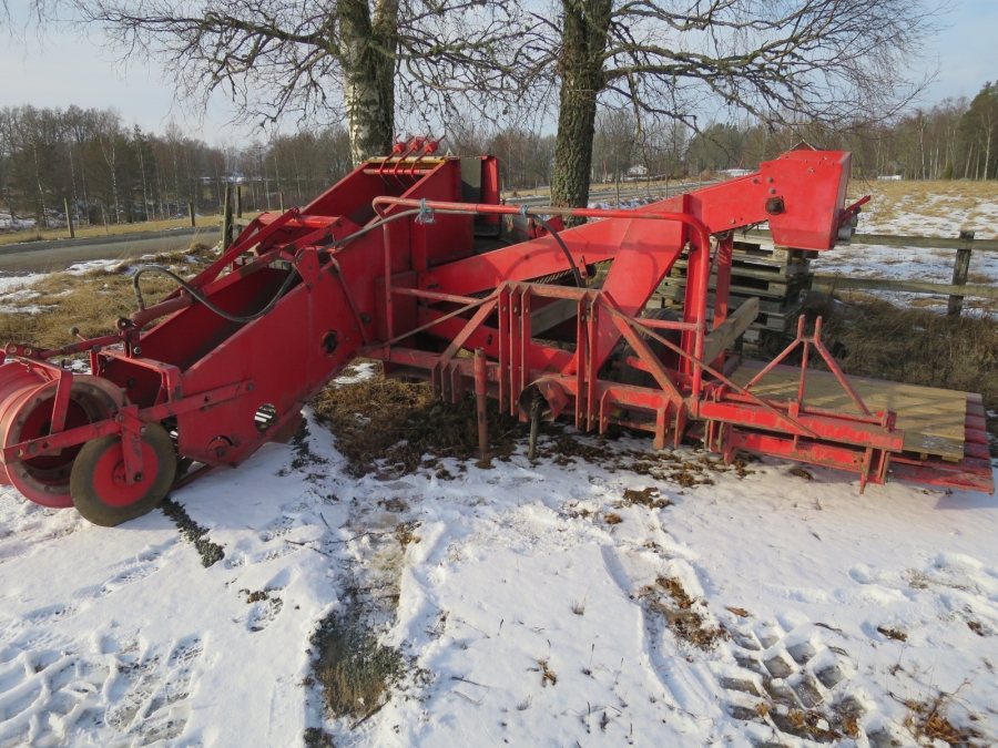 4259 Juko MIDI potato harvester mounted for box