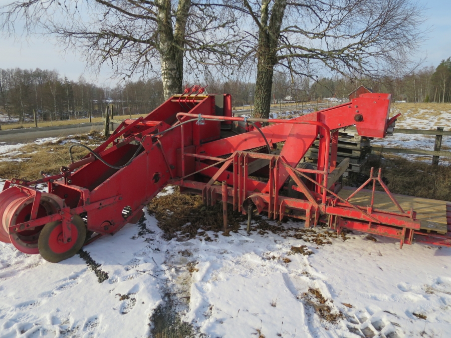 4259 Juko MIDI potato harvester mounted for box