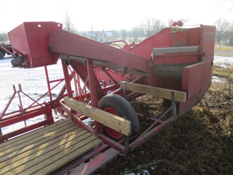 4259 Juko MIDI potato harvester mounted for box