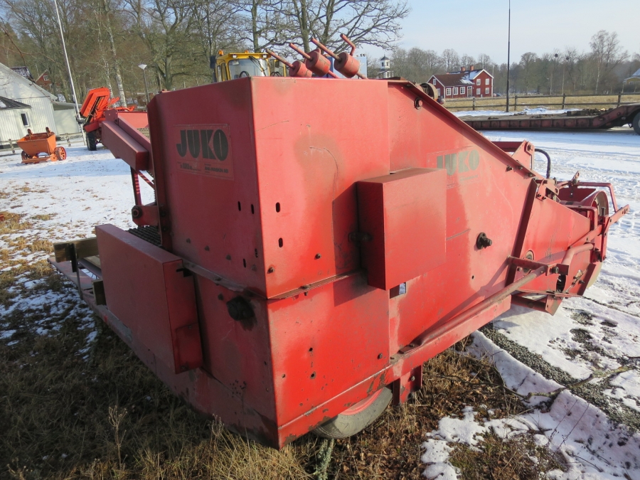 4259 Juko MIDI potato harvester mounted for box