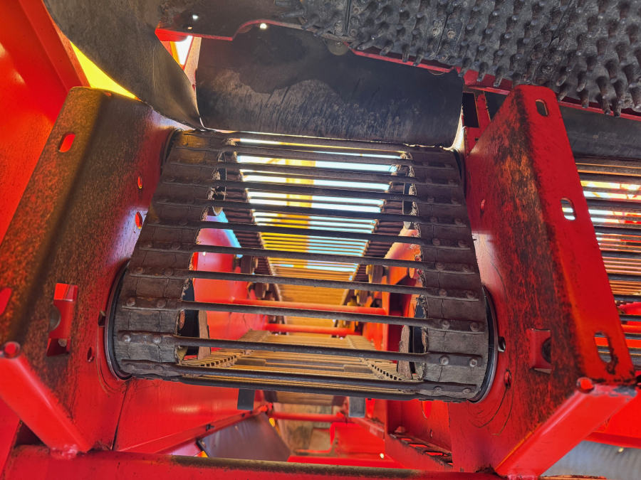 4260 Grimme SE75-30 potato harvester