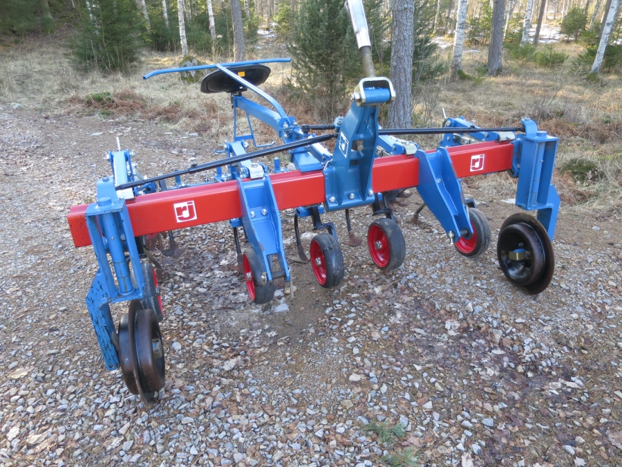 4262 Hatzenbichler row crop cleaner 4 Reihen new condition