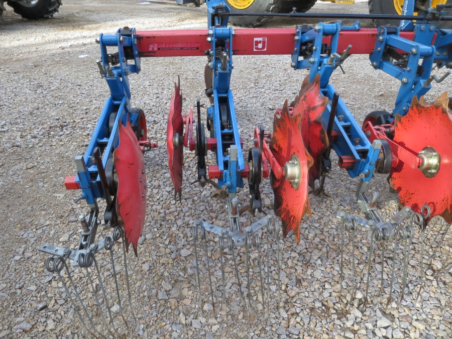 4263 Hatzenbichler row crop cleaner 7 row with steering