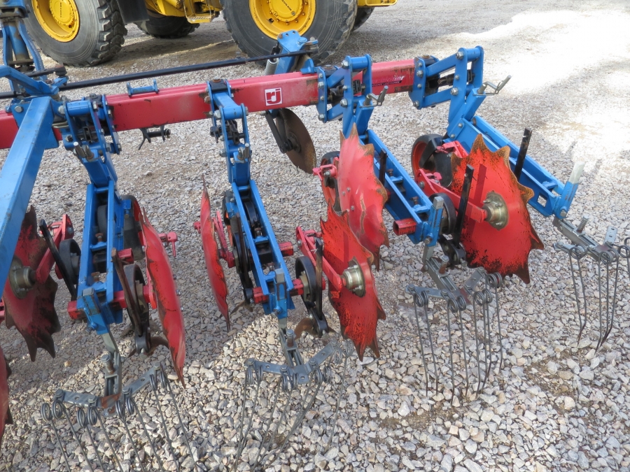 4263 Hatzenbichler row crop cleaner 7 row with steering
