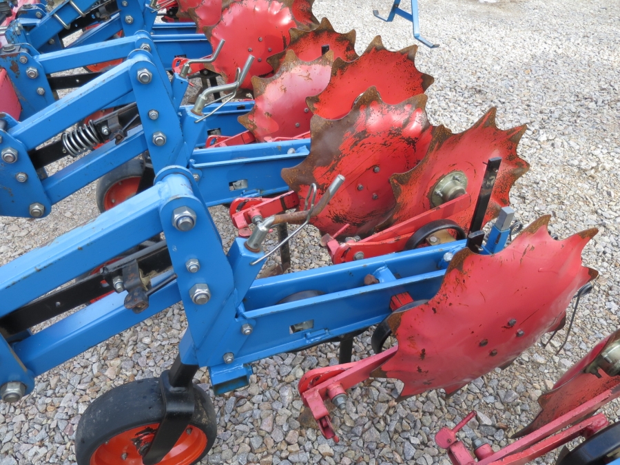 4263 Hatzenbichler row crop cleaner 7 row with steering