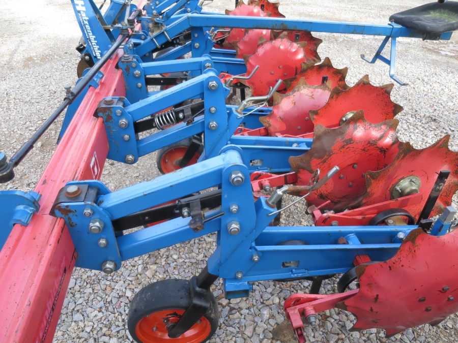 4263 Hatzenbichler row crop cleaner 7 row with steering