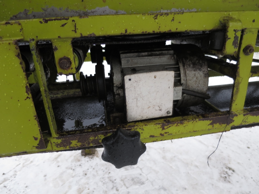 4273 SKALS small bunker with conveyor