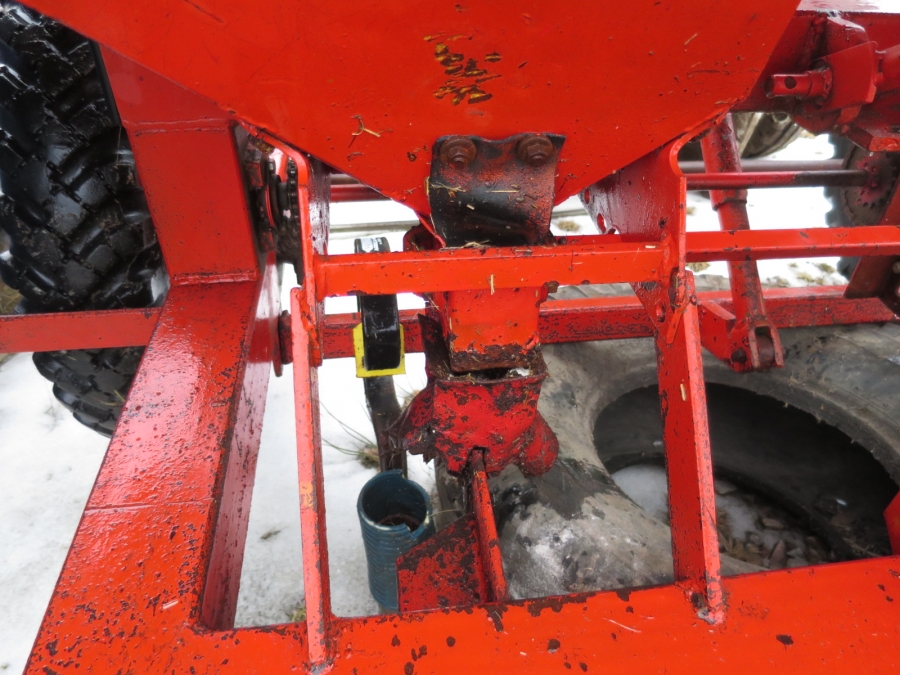 4275 Reekie potato planter 2 row with Front Fertilizer