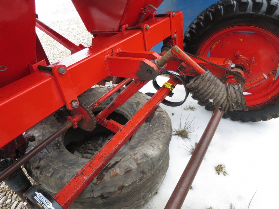 4275 Reekie potato planter 2 row with Front Fertilizer