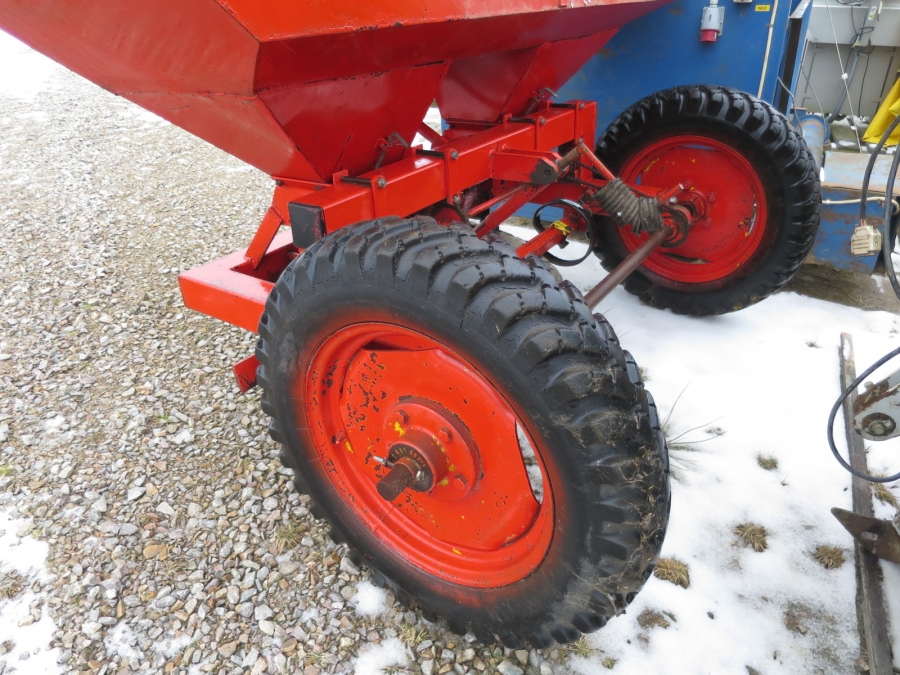 4275 Reekie potato planter 2 row with Front Fertilizer
