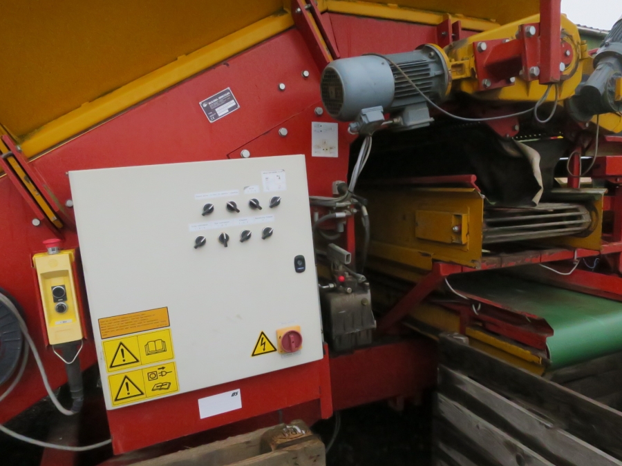 4287 Bijlsma Hercules recieving hopper with grader
