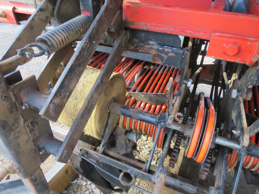 4333 Gregoire Besson belt planter 3 row for bed