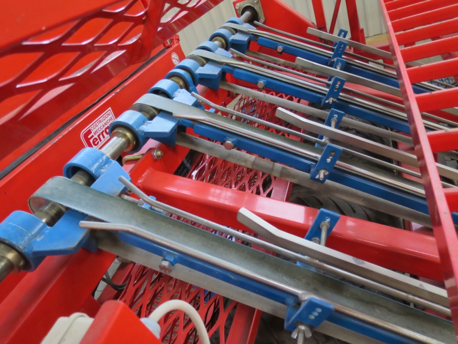 4334 Ferrari Rotostrapp selfpropelled transplanter