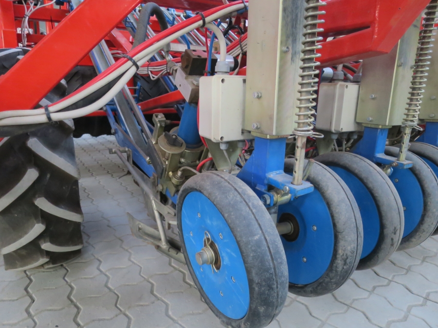 4334 Ferrari Rotostrapp selfpropelled transplanter