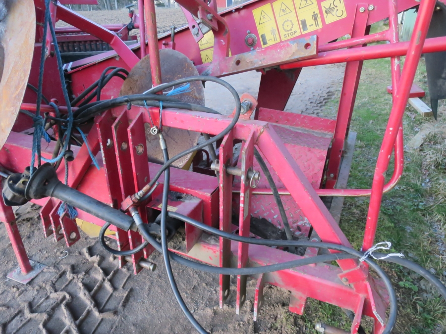 4343 Juko SUPERMIDI potato harvester mounted for box