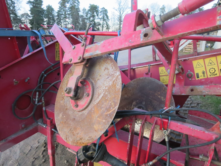 4343 Juko SUPERMIDI potato harvester mounted for box