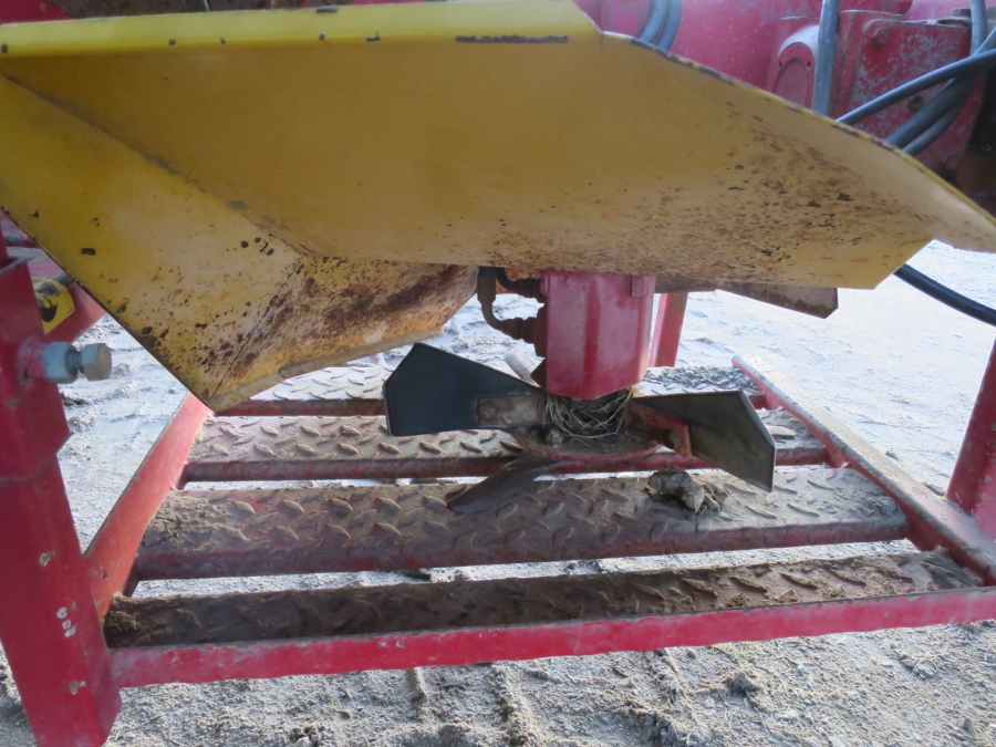4343 Juko SUPERMIDI potato harvester mounted for box