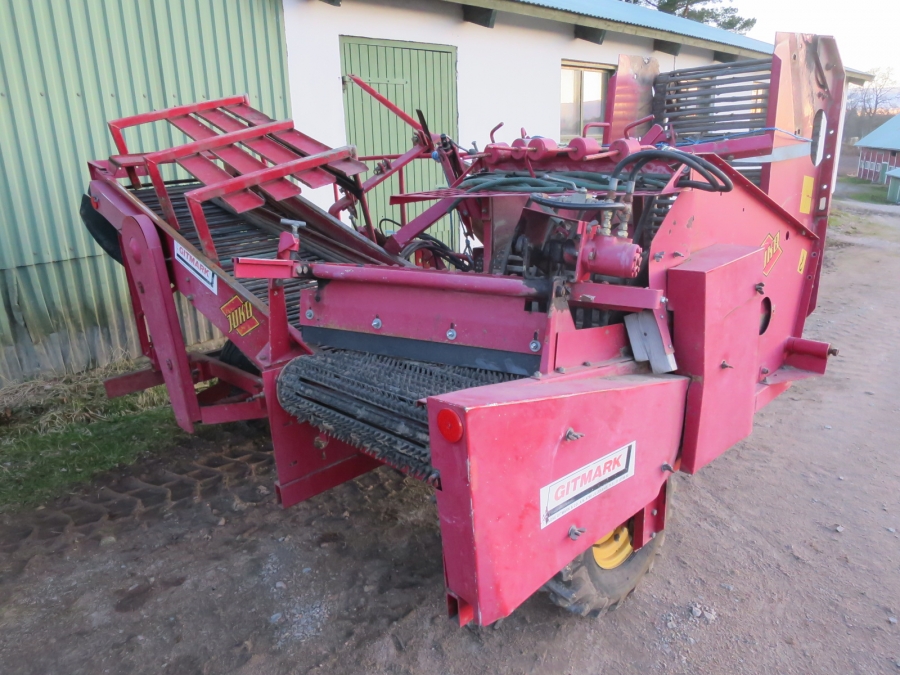 4343 Juko SUPERMIDI potato harvester mounted for box