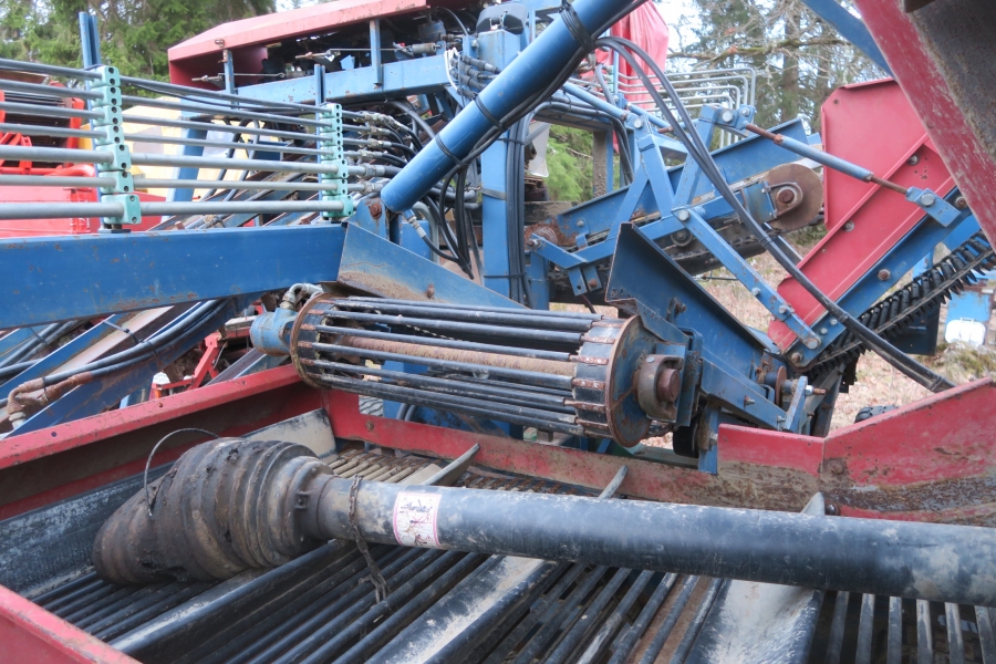 4350 Asa-Lift carrot harvester T-200E 2 row with elevator
