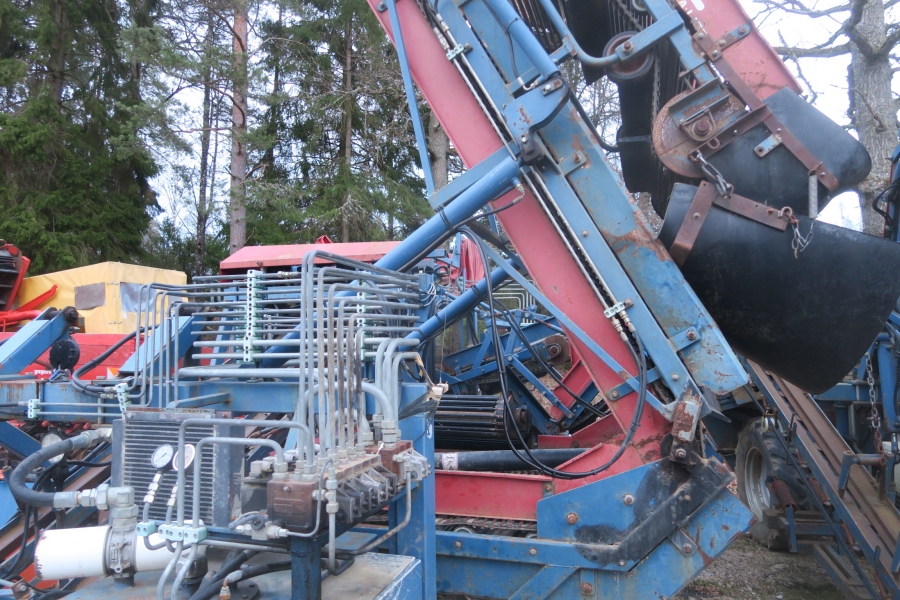 4350 Asa-Lift carrot harvester T-200E 2 row with elevator