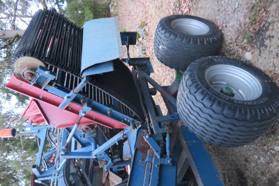 4350 Asa-Lift carrot harvester T-200E 2 row with elevator