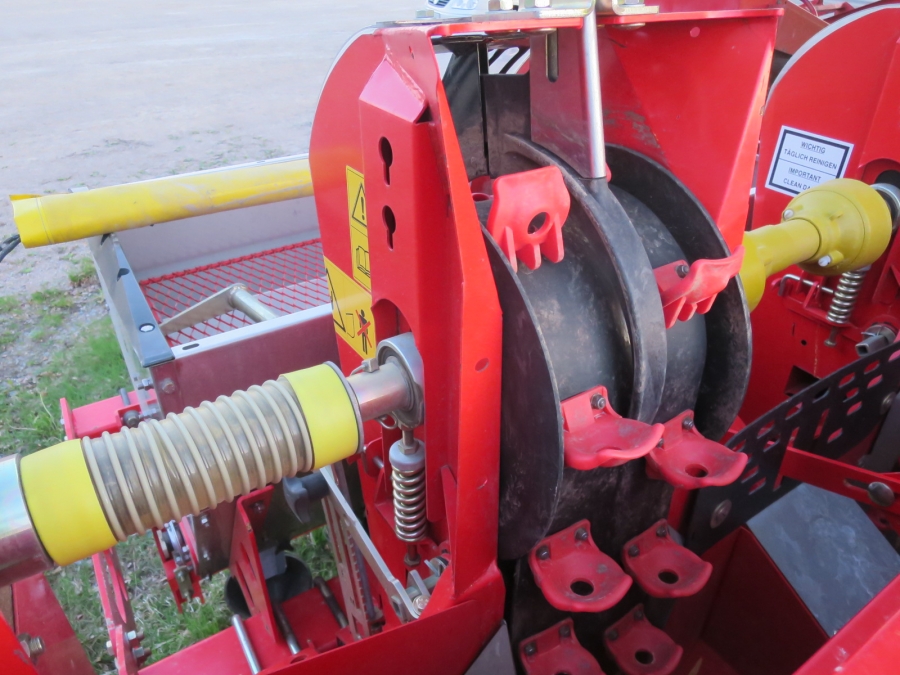 4351 Grimme GL32F Potato planter 2 row
