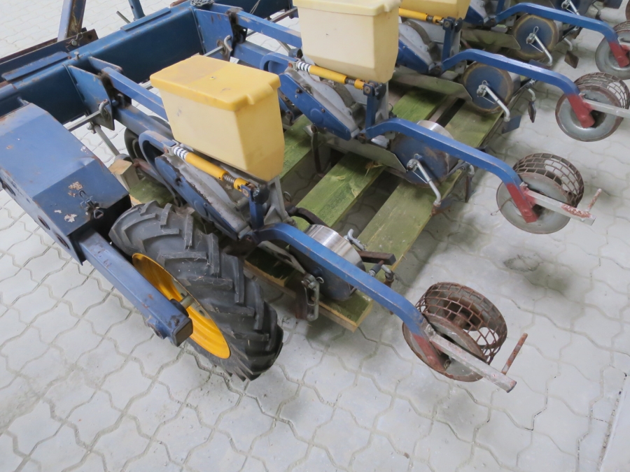 4353 Nibex 6 row precision seeder