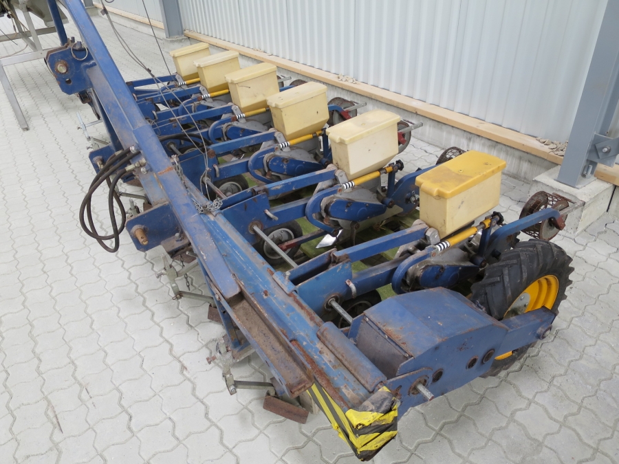 4353 Nibex 6 row precision seeder