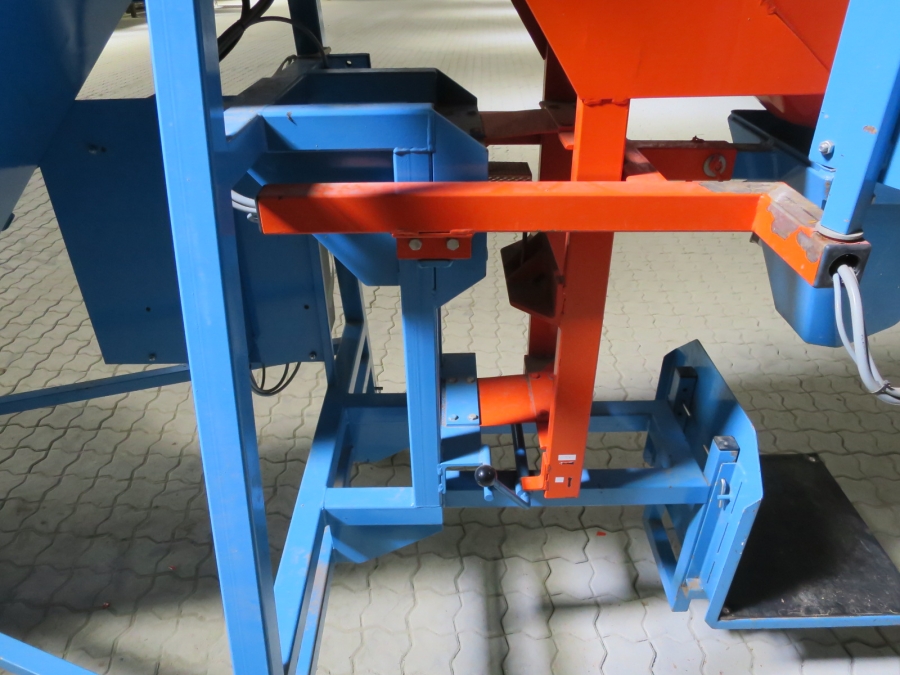 4367 EMVE automatic weigher for carrots, potatoes etc