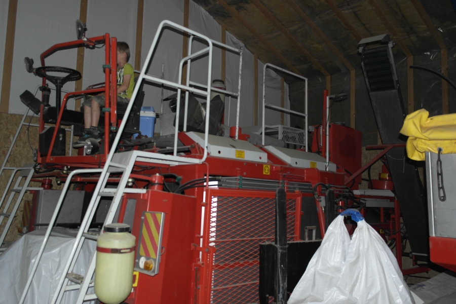4379 Joonas 1500 berry harvester 