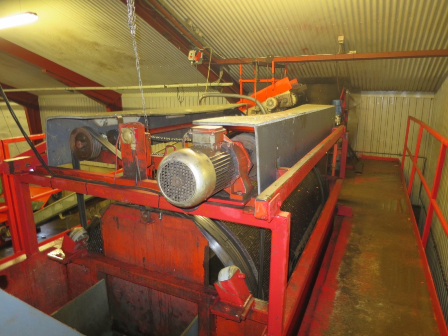 4383 EKKO polisher for carrots