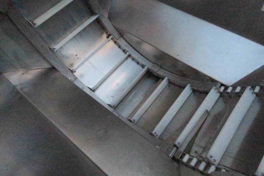 4396 Dornow Slide chain bunker with swan neck