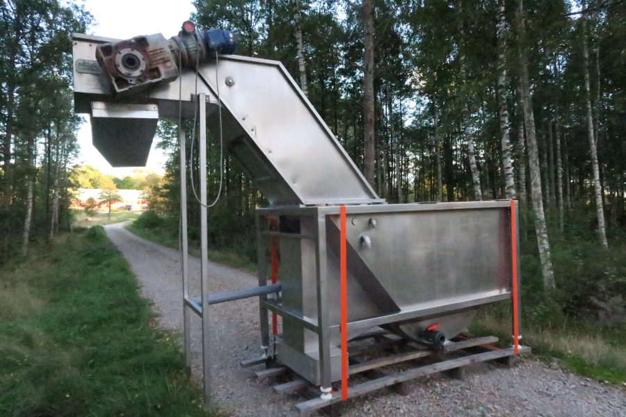 4396 Dornow Slide chain bunker with swan neck