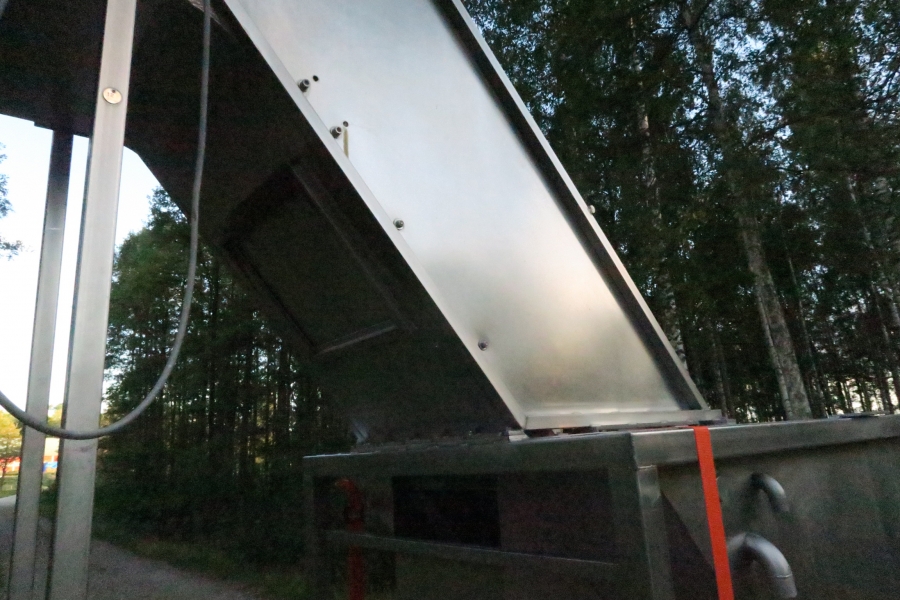 4396 Dornow Slide chain bunker with swan neck