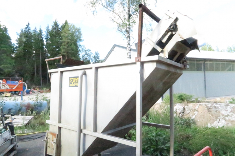 4400 EMVE stainless steel Bunker mit brush washing unit