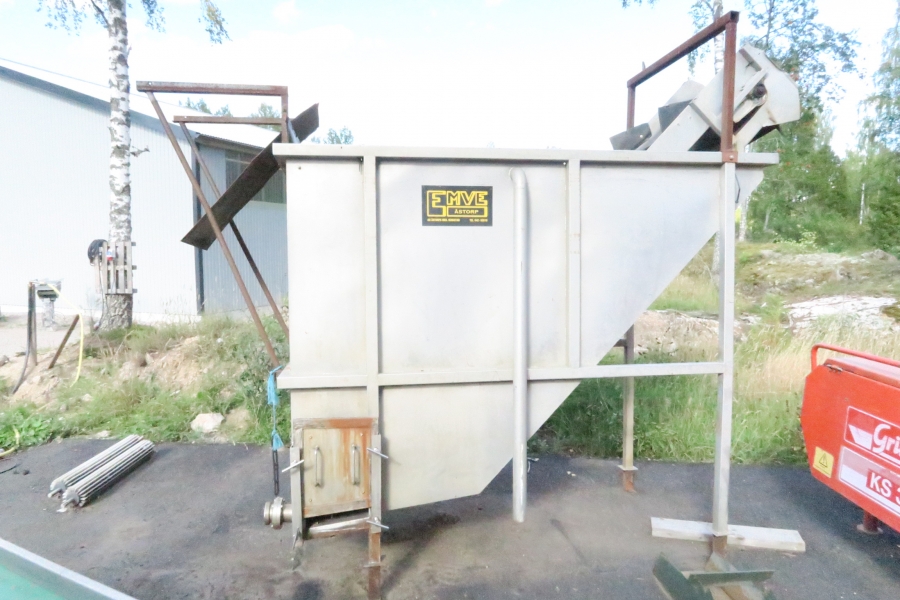 4400 EMVE stainless steel Bunker mit brush washing unit
