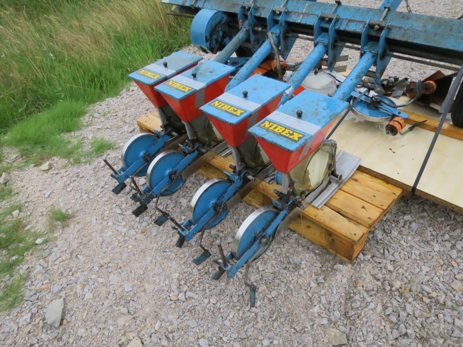4403 Nibex 300 4 row seeder for carrots and other vegetables