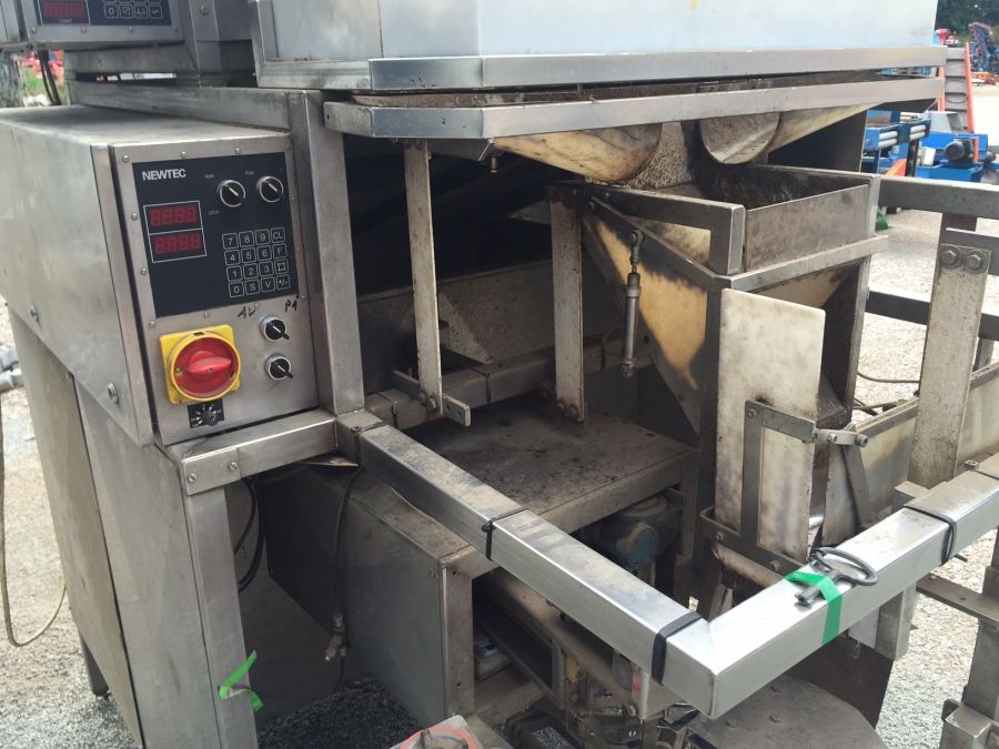 4405 NEWTEC 2000 / G45 weigher and bagger for carrots