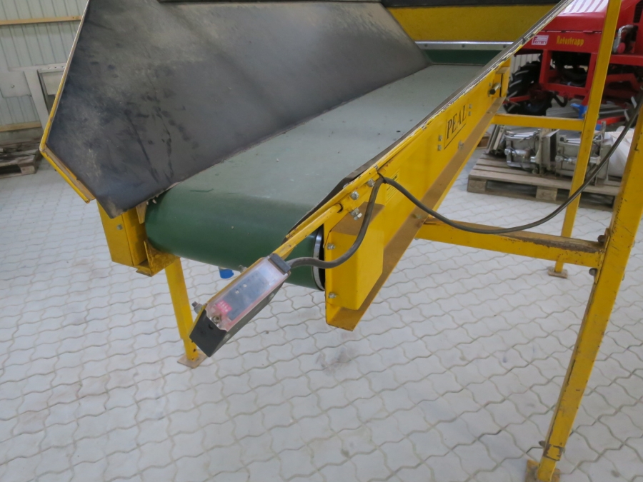 4420 Tong Peal feeding bunker