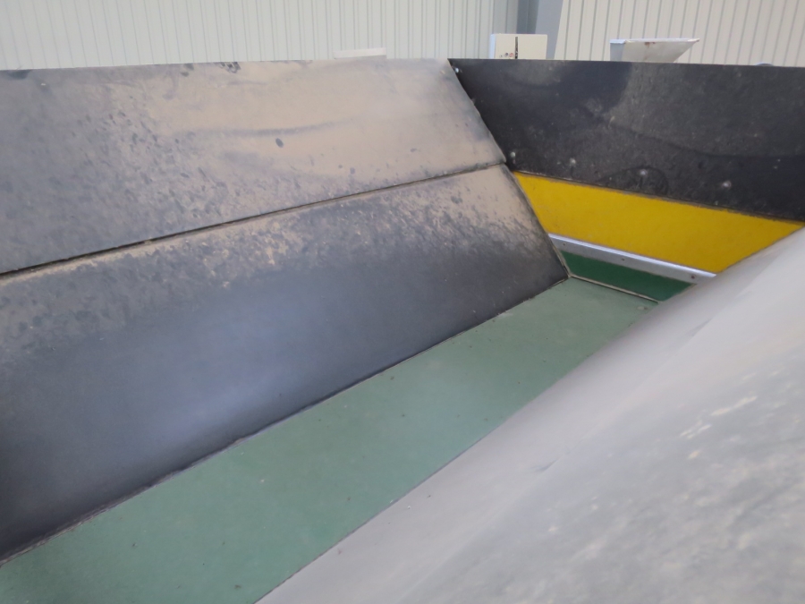 4420 Tong Peal feeding bunker