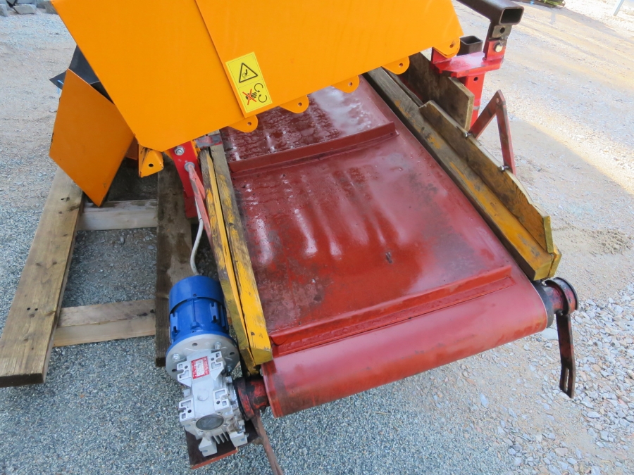 4421 Miedema soil removal roller cleaner