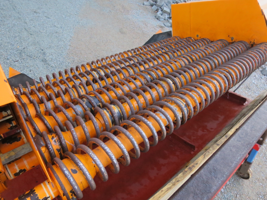 4421 Miedema soil removal roller cleaner