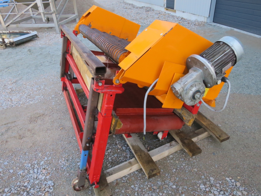 4421 Miedema soil removal roller cleaner