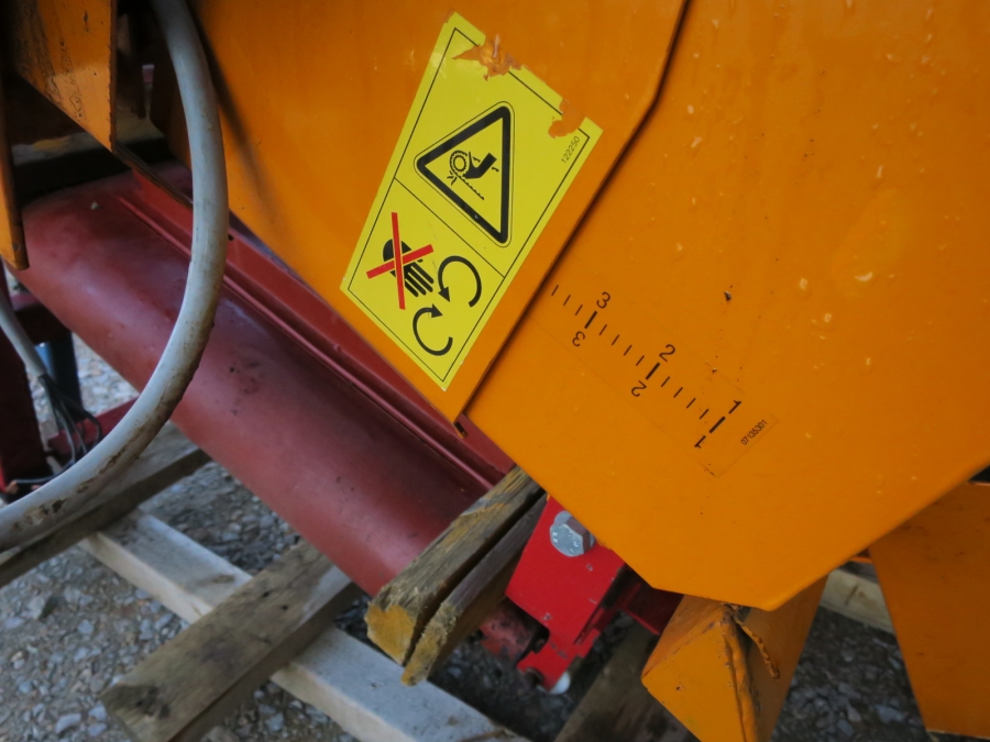 4421 Miedema soil removal roller cleaner