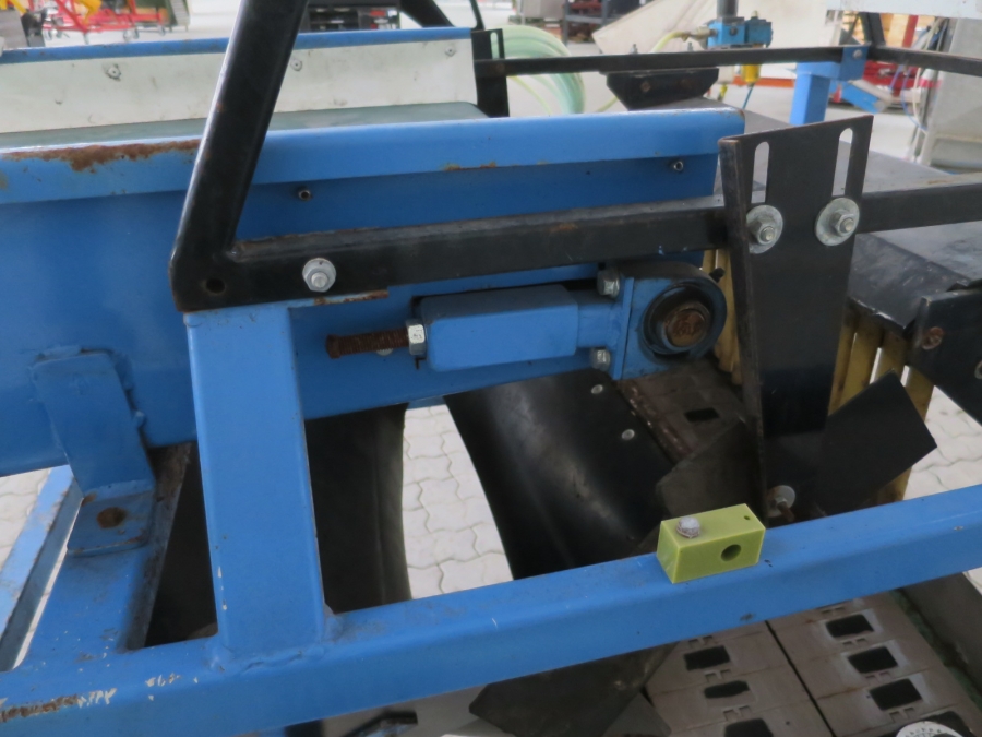4428 Agrisep clod and stone separator