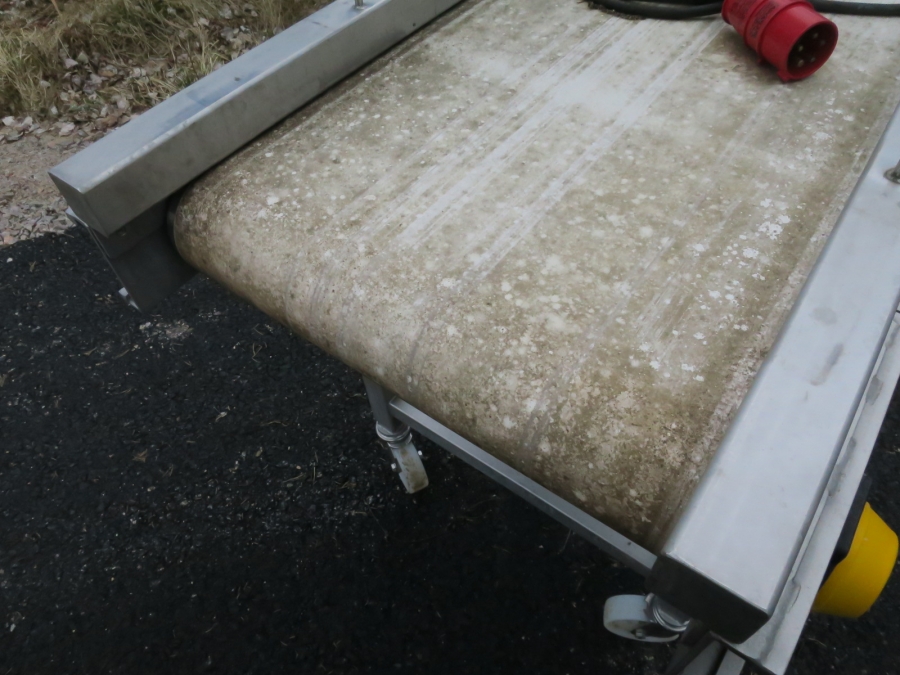 4537 Limas conveyor on legs 