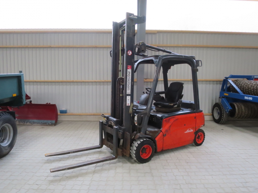 4555 Linde E20 forklift with box turner / rotator
